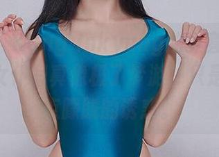 说真的,Kang Inkyung的全套DJAWA蕾丝女仆写真像极了梦游,只是多了一点朦胧的诱惑。